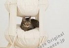 オランダからお洒落なキャットタワーが届いた　猫たちも大喜び？