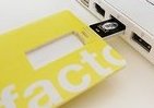 カード型、財布にスッと入る薄型USBメモリー