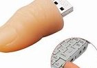 パソコンから切断された親指！？　でも実はUSBメモリー