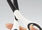 切れ味弱いアナタとはもうサヨナラ　のりが刃に付きにくいハサミ