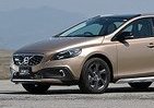 最新「AWDシステム」装備　ボルボ「V40 クロスカントリー」