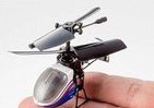 「全長65ミリ」史上最小ヘリがテイクオフ　赤外線で操る「NANO－FALCON」