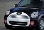 くまもん、車の「MINI」になったモン　ステッカーもあるモン