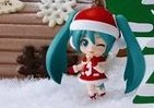 「初音ミク」がサンタ姿に　ファミマのクリスマスケーキに付いてくる