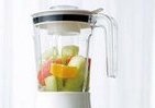 割れにくい樹脂素材で軽量化　容量700mlのファミリー向けブレンダー　