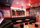 大阪のジャンカラに「NMB48ルーム」登場　衣装やサイン入りポスター、壁一面に「ひょう柄」をデザイン