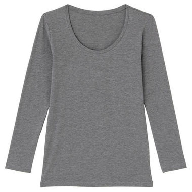 首の開きが広めのUネック