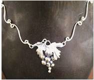 〈津川貴金属〉　アクセサリー