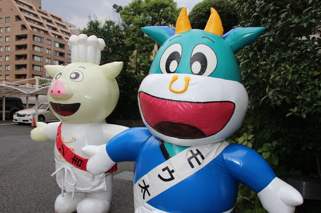 バルーン状になっているが、着ぐるみにもなっていてあいさつもしてくれる