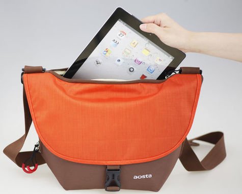 タブレットもスッポリ