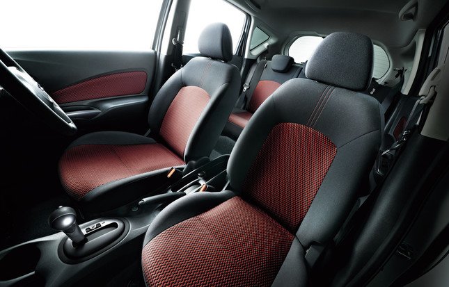 ノートNISMOのシート地（トリコット）