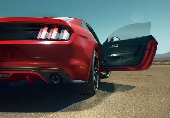 3連のリアコンビネーションランプ