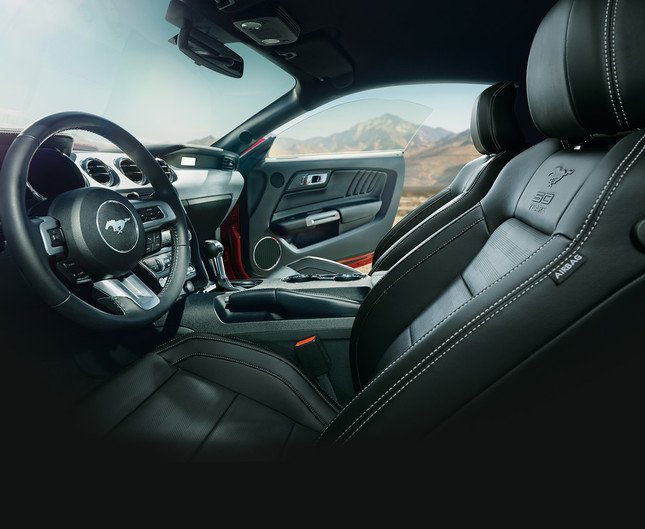 ブラック基調のインテリア