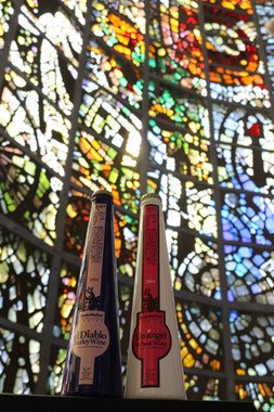 左：「el Diablo2014」<br />
右：「Un angel2014」