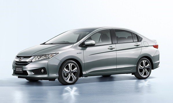 優雅さと力強さを融合させたコンパクトセダン