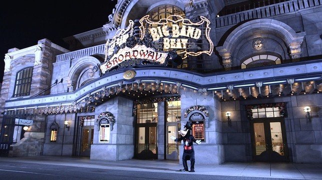 シアターとグーフィー(ｃ)Disney