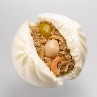 「謹製　五目肉まん」