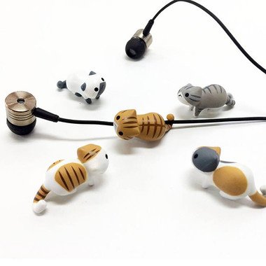 にゃんこがしがみついているように見える