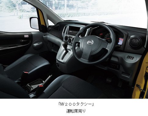 運転席は視界が広くヘッドスペースも余裕たっぷり