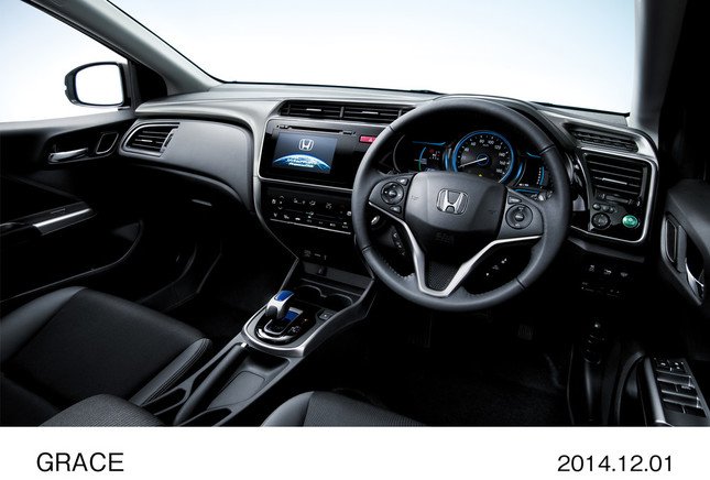 上質なインテリア（写真は「ハイブリッド EX」）