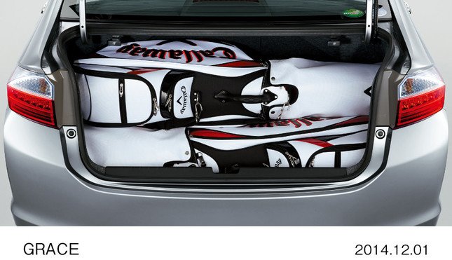 FFモデルのトランクルームの容量は430リットル（床下収納含む）。写真は、9インチゴルフバッグを3個積載した状態