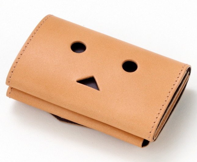 未収納時でわずか10ミリの厚さ　（C）KIYOHIKO AZUMA／YOTUBA SUTAZIO