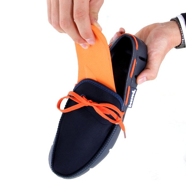 EVA製の柔らかいインソールは取り外し可能