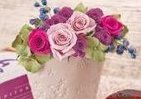 ご当地スイーツと花がセットに　日比谷花壇の「母の日」ギフト