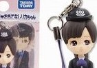 横浜市交通局の新制服着た「リカちゃん」がストラップに