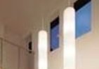 「吹き抜け空間」にオススメの縦長フォルムも、「LEDデザインペンダント」シリーズ