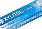 噛むとひんやり　キシリトール初のパウダー入りガム