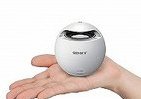 手のひらサイズの球体デザイン　お風呂でも使えるワイヤレススピーカー、ソニー「SRS-X1」