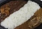 ヤマモリ監修　ごはんを挟んでポークとビーフが真っ二つ　天下分け目の「桑名カレー」が東海地方のファミマで限定発売