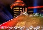 マカオ人気リゾート10周年　幻想的ライトアップでお祝い