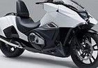 ホンダ新コンセプトの大型バイク第2弾　リアユーティリティーボックス搭載の「NM4-02」