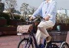 フランスベッド、新型の電動アシスト三輪自転車発売　発進・走行時の安定性が向上
