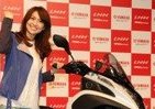 「二輪免許取ります！」　大島優子、ヤマハ三輪バイクでAKB卒業後初CM　