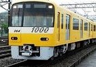 西武電車が「紅白」カラーに　京急と