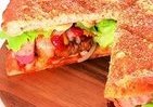 重さ1.2キロ「メガバーガーピザ」に新ラインアップ　ベーコンレタスバーガーなど3種が登場