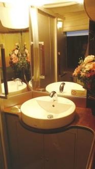 バス車内の化粧台（イメージ）