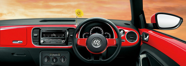 「トルネードレッド」モデルのインテリア