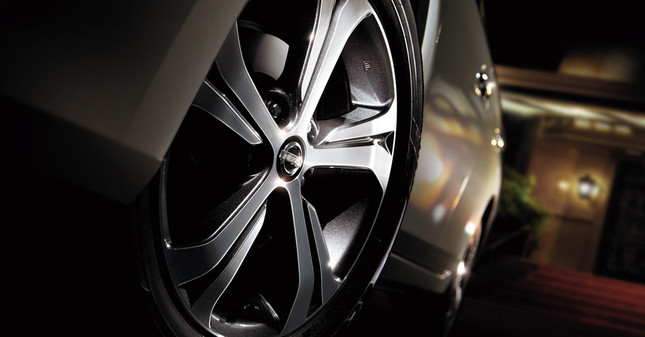 専用16インチ切削光輝アルミホイール