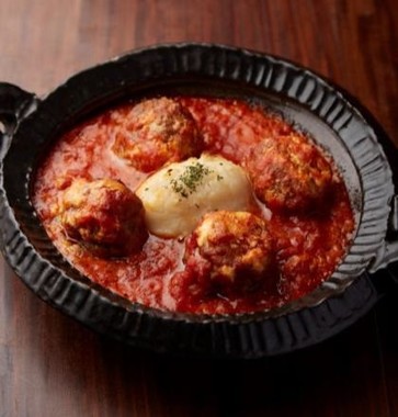 鉄板焼 開化屋（ウェストウォーク5階）で提供される「スニフの最高の肉だんご」