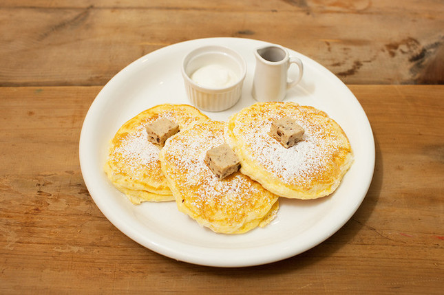 カフェは宿泊客以外も利用可能