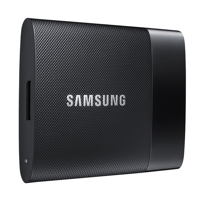 名刺サイズ以下のコンパクトボディ