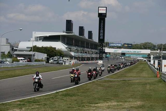 14年に行われたサーキットクルージングの様子