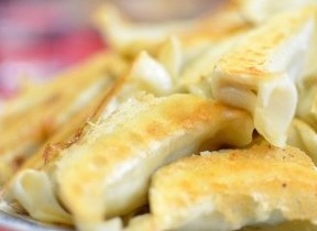 衝撃 回転寿司 魚べい の 餃子のにぎり がぶっ飛んでるｗｗｗ 100円寿司はついにここまで来た J Cast トレンド