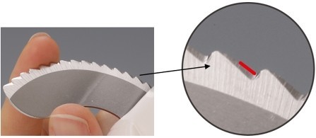 指を切りにくい位置に刃をデザイン