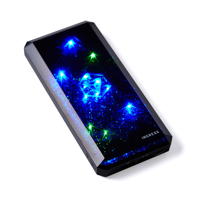 2つの勢力をイメージした、青と緑のLEDイルミが輝く