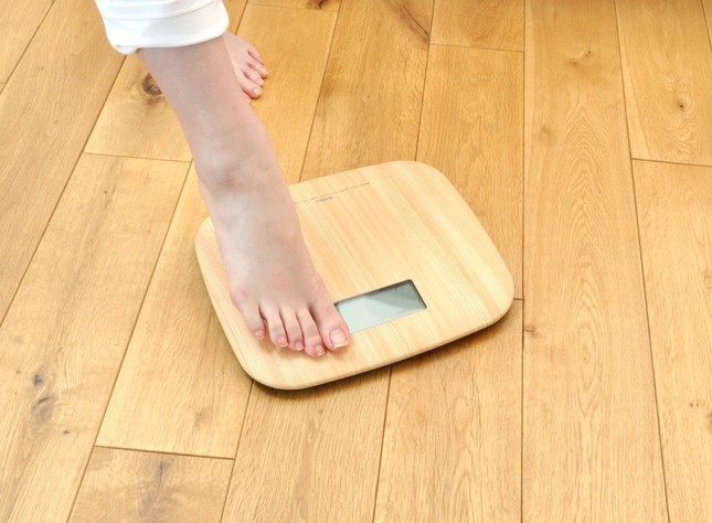 丸みを帯びた木目調が温かみを演出